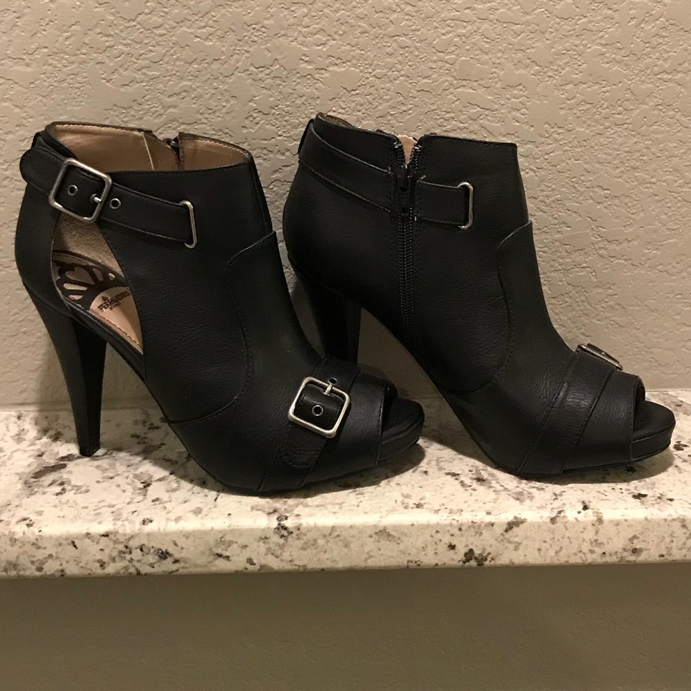 Black peep toe heels, NWOT